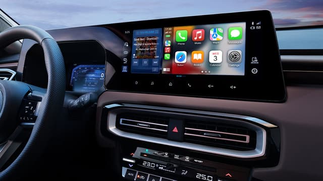 Màn hình giải trí liền khối 12.3-inch\nHỗ trợ kết nối Android Auto & Apple CarPlay không dây.