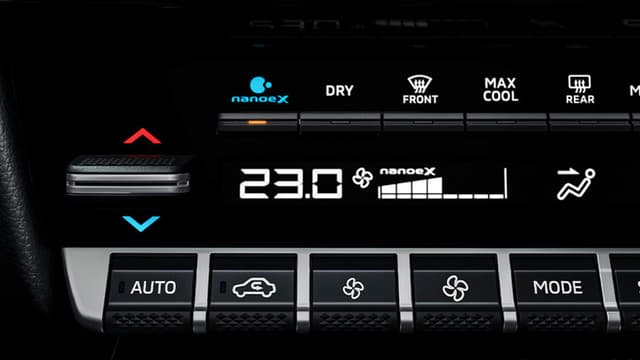 Hệ thống điều hòa hiện đại\nHai vùng độc lập với cửa gió hàng ghế sau, có lọc không khí Nanoe™ X,\ndry mode và max cool.