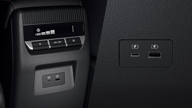 Cổng sạc hàng ghế thứ 2 & 3