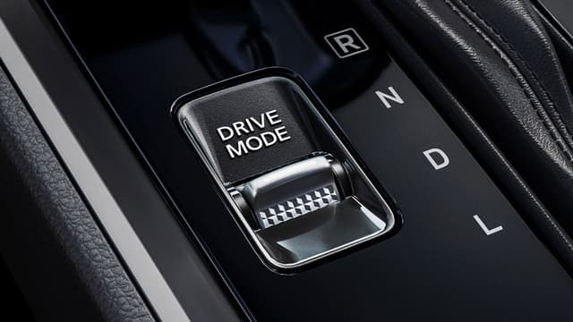 5 chế độ lái tùy chọn\nĐường nhựa (Mới), Tiêu chuẩn, Đường ướt, Đường sỏi, Đường bùn lầy.