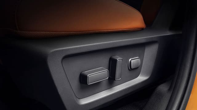 Ghế lái chỉnh điện 8 hướng​: \nLinh hoạt điều chỉnh tư thế phù hợp​​