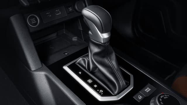 Hộp số tự động 6 cấp: \nChuyển số mượt mà, tăng tốc mạnh mẽ.​​​