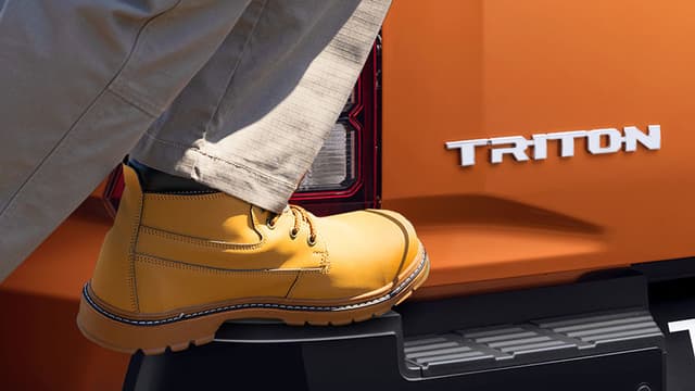 Bệ bước chân thùng xe: \nRộng rãi và chắc chắn, thuận tiện lên xuống thùng xe.