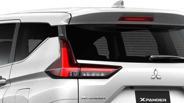 Cụm đèn hậu LED T-Shape đồng bộ \nLà điểm nhấn cho phần đuôi xe, đèn sau thiết kế đồng nhất với đèn trước mang lại nét hiện đại cho xe.​​