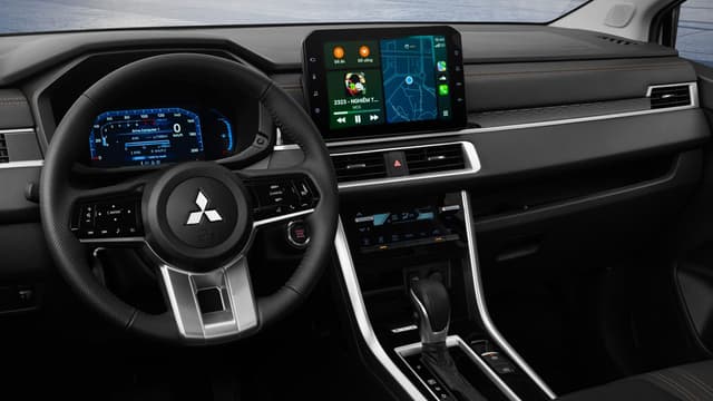 Vật liệu mềm trên táp lô và táp-pi cửa (Màu mới)​​\nNội thất tinh tế hơn với vật liệu mềm mại cao cấp, kết hợp phối màu mới, mang lại cảm giác sang trọng và thoải mái.​​