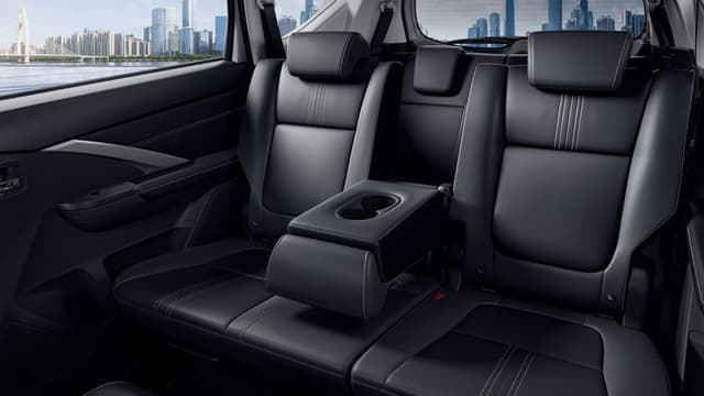 Ghế da cách nhiệt cao cấp\nChức năng giảm hấp thụ nhiệt (Heat Guard) mang lại sự thoải mái, giảm mài mòn, dễ vệ sinh.​