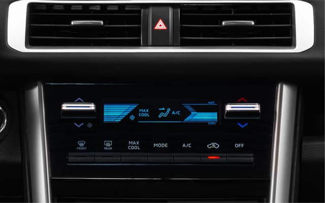 Hệ thống điều hòa kỹ thuật số Hiện đại, sang trọng và dễ dàng thao tác. \nThuận tiện hơn với nút chức năng Max Cool.​