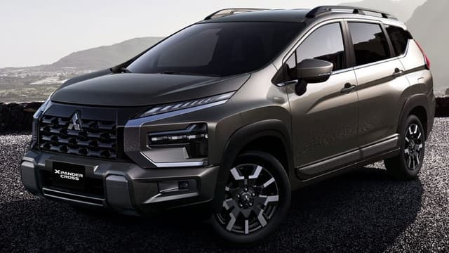 Ngoại thất phong cách SUV​\nNgôn ngữ thiết kế Dynamic Shield kết hợp với lưới tản nhiệt, ốp cản thể thao cùng thanh giá nóc màu đen mới mang đến sự hiện đại, cá tính và nổi bật trên mọi cung đường, địa hình.