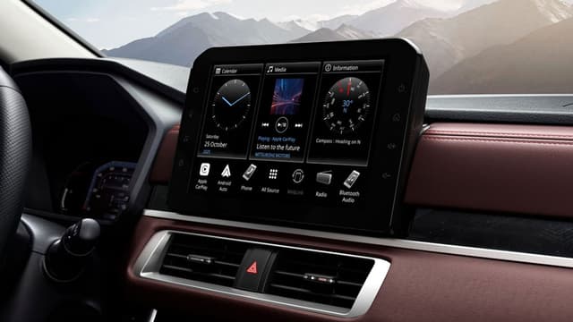 Màn hình giải trí cảm ứng 10-inch​\nKết nối với Apple CarPlay, Android Auto không dây.​