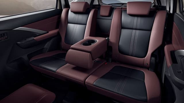 Ghế da cao cấp giảm hấp thụ nhiệt​​\nChức năng giảm hấp thụ nhiệt (Heat Guard) tăng tính thẩm mỹ và mang lại sự thoải mái, giảm mài mòn, dễ vệ sinh.​​