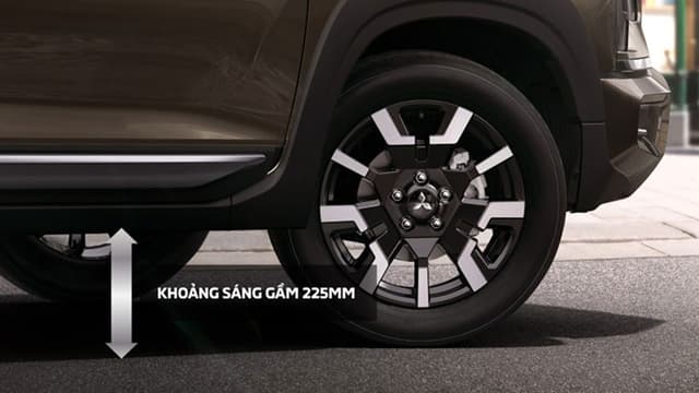 Hệ thống treo nâng cấp​​\nViệc tăng kích thước phuộc, van phuộc và hệ thống lò xo giúp tối ưu khả năng điều khiển của xe.​​