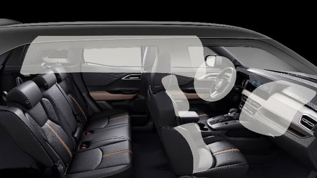 5 chỗ rộng rãi hàng đầu phân khúc \nKhông gian để chân rộng hàng đầu phân khúc, hàng ghế sau tùy chỉnh ngả 8 cấp độ và gập từng phần 40/20/40.