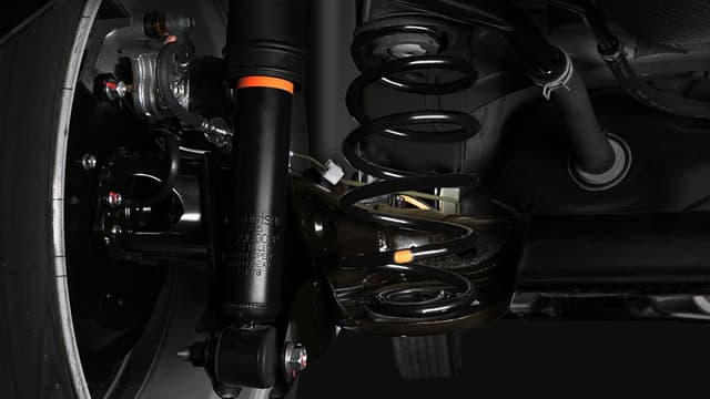 Hệ thống treo ổn định \nĐược tinh chỉnh phù hợp điều kiện đường xá Việt Nam.